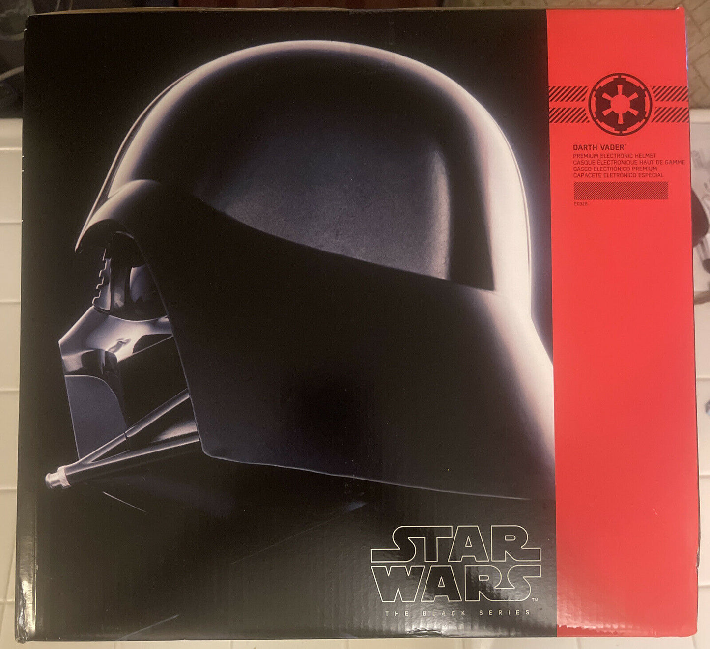 Hasbro Star Wars E0328 The Black Series Darth Vader Premium Electronic Helmet